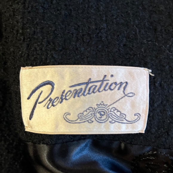 Vintage black wool coat with mink collar size Medium - Picture 3 of 7